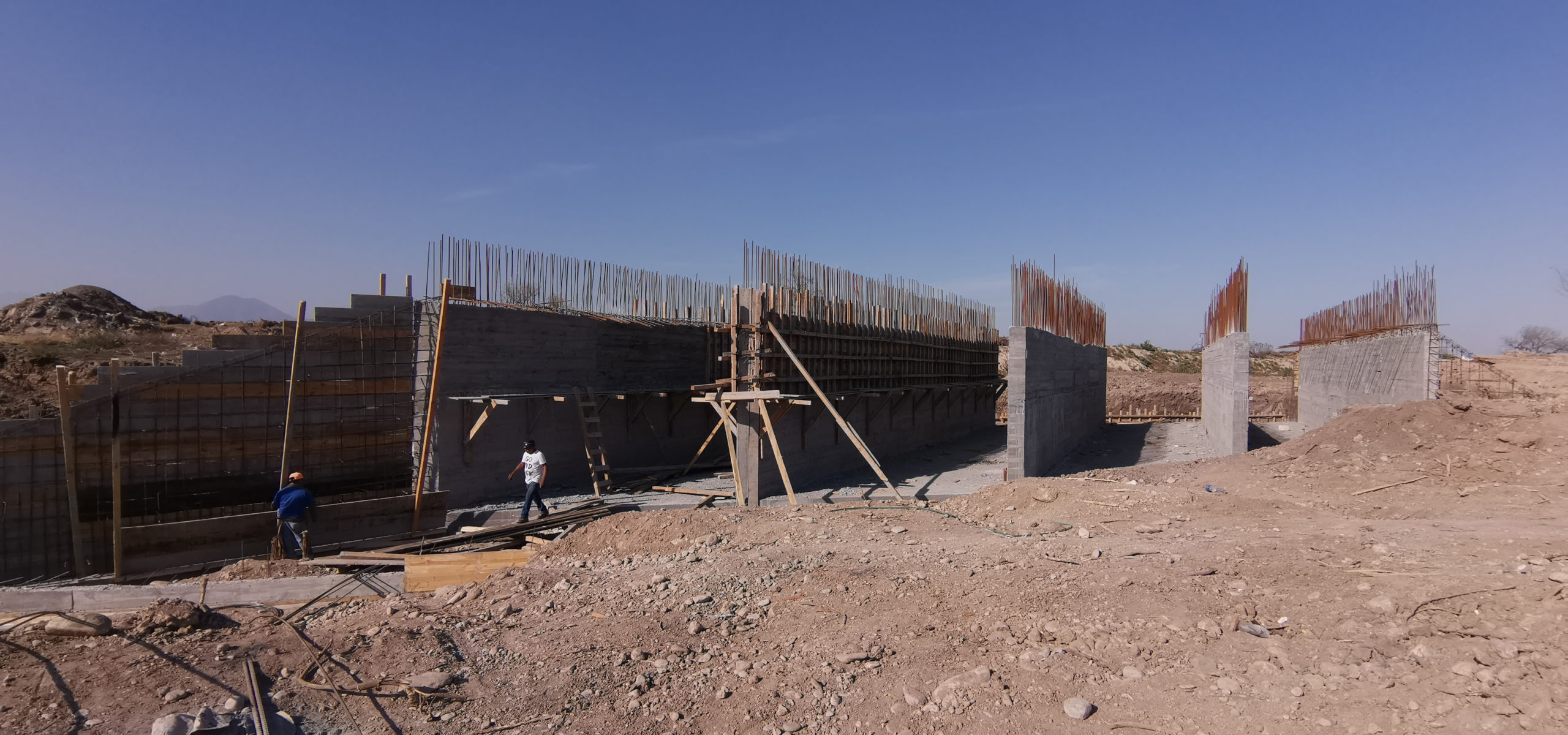 Construyen puente para unir sectores de Valle del Jaral