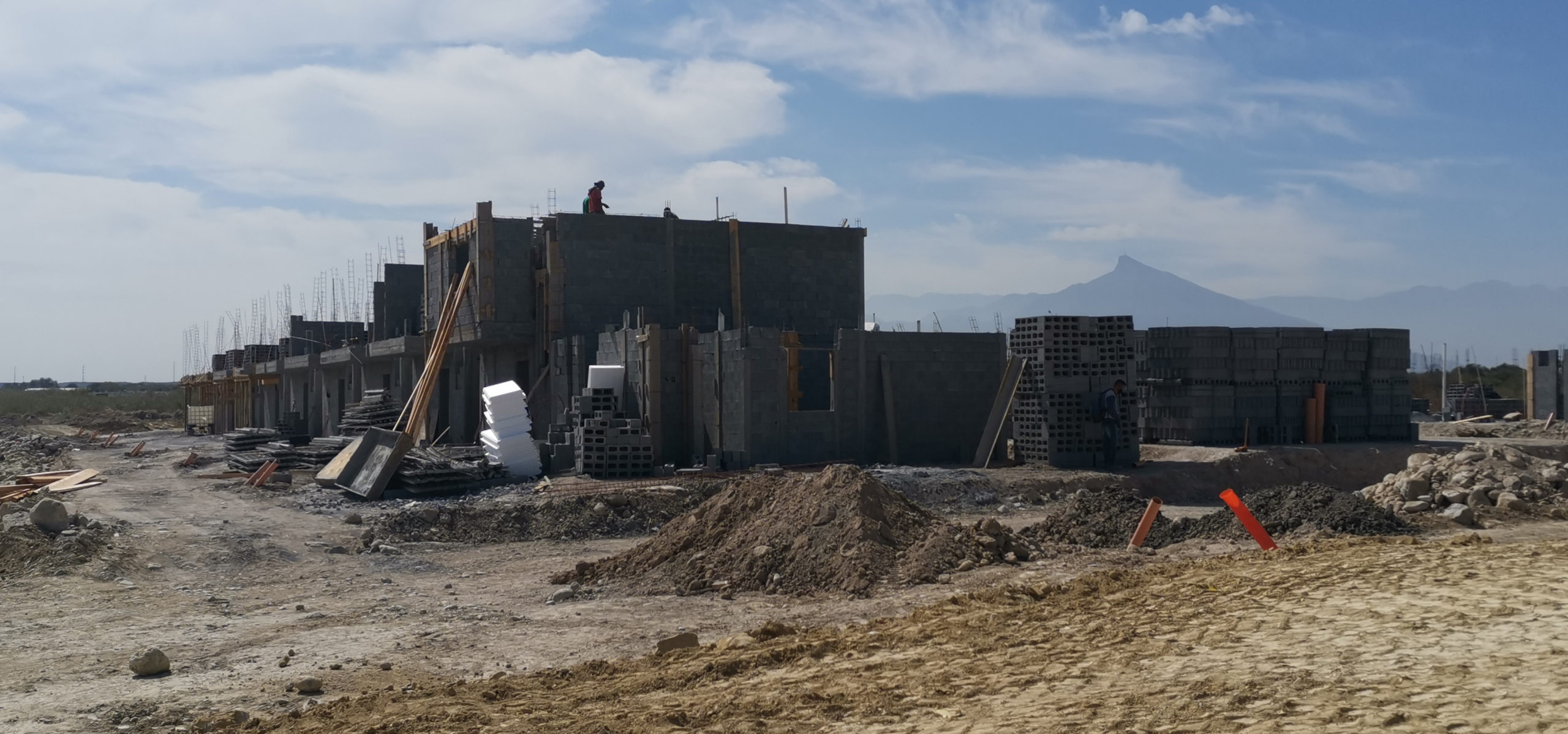 Inicia construcción de comercios en Valle del Jaral